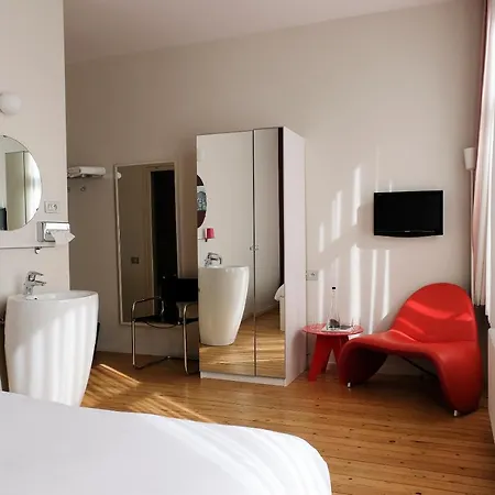 לינה וארוחת בוקר Les Paquerettes 2*