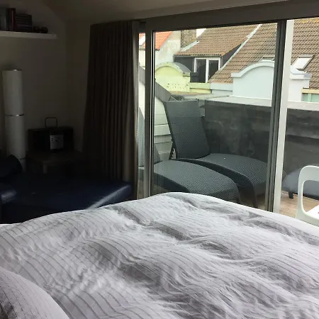 לינה וארוחת בוקר Les Paquerettes 2*